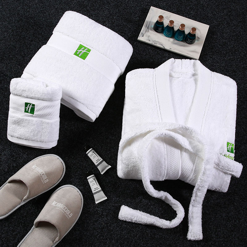 Accappatoi con colletto a kimono in cotone Holiday Inn con esclusivo design del colletto in twill