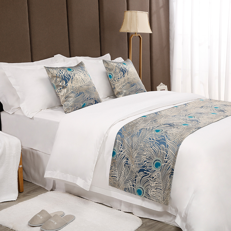 Set runner e copricuscini in poliestere jacquard per hotel e resort