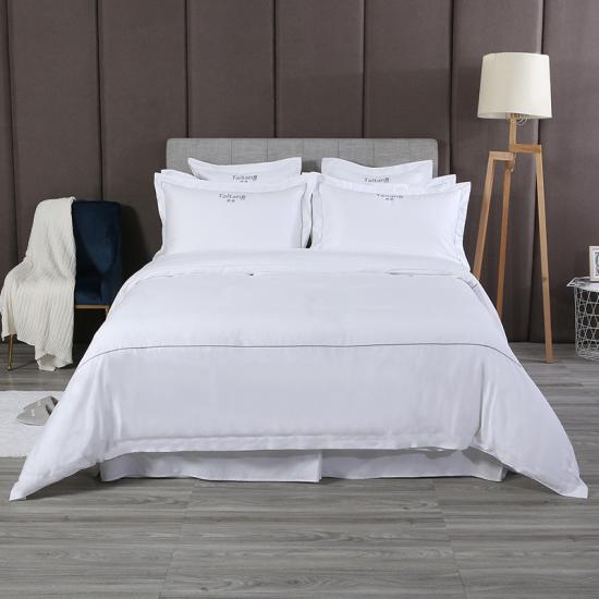 Set biancheria da letto per hotel personalizzati in cotone 100%.